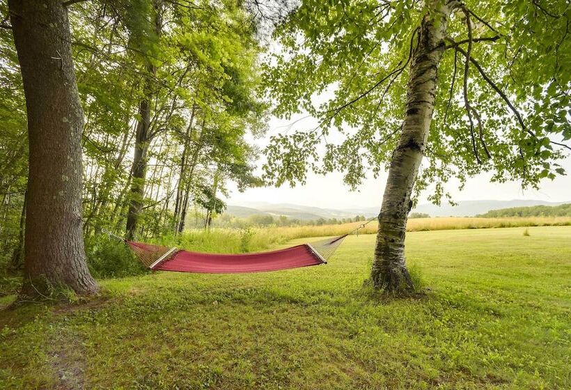 Breathtaking Mtn Views: Stylish Rustic Retreat!