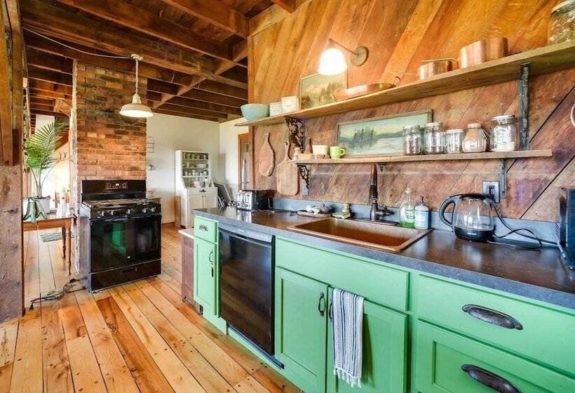 Breathtaking Mtn Views: Stylish Rustic Retreat!