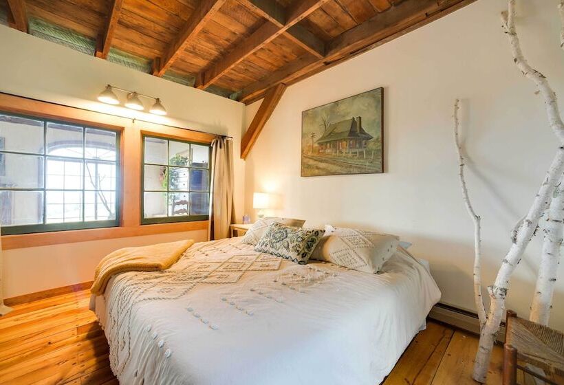 Breathtaking Mtn Views: Stylish Rustic Retreat!