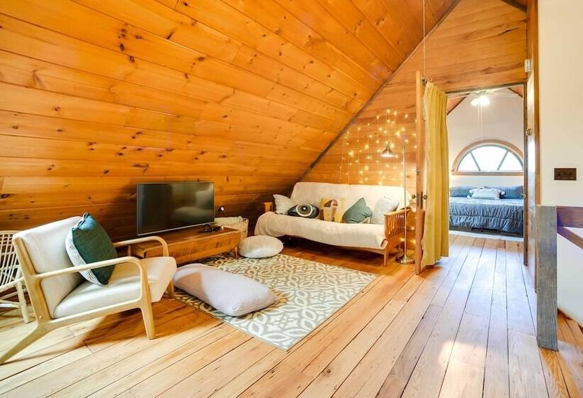 Breathtaking Mtn Views: Stylish Rustic Retreat!