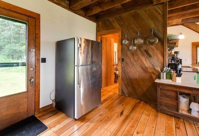 Breathtaking Mtn Views: Stylish Rustic Retreat!