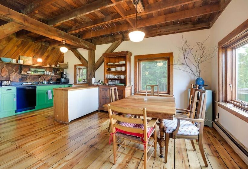 Breathtaking Mtn Views: Stylish Rustic Retreat!