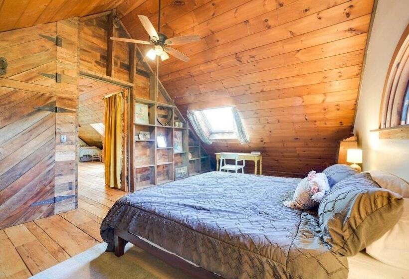 Breathtaking Mtn Views: Stylish Rustic Retreat!