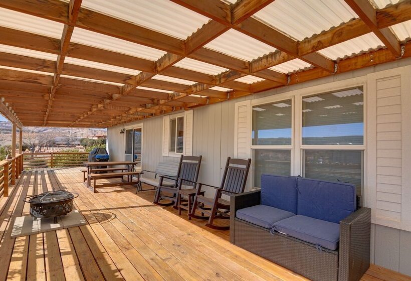 Big Water Home W/ Deck ~ 13 Mi To Lake Powell!