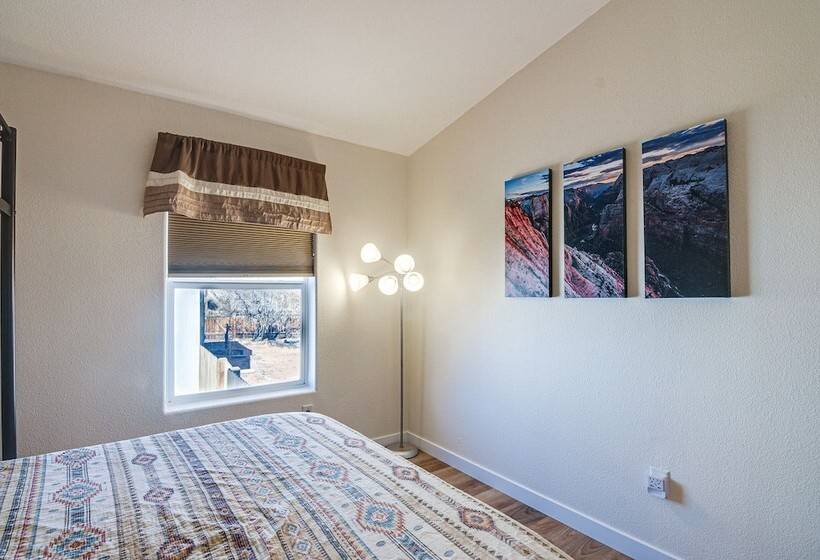 Big Water Home W/ Deck ~ 13 Mi To Lake Powell!