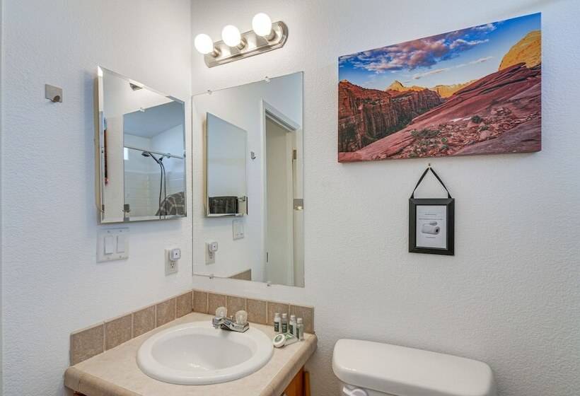 Big Water Home W/ Deck ~ 13 Mi To Lake Powell!