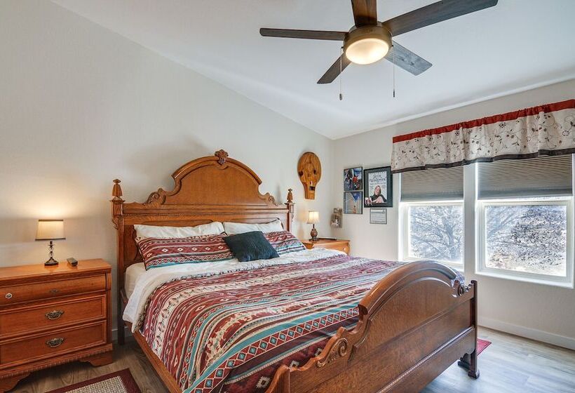 Big Water Home W/ Deck ~ 13 Mi To Lake Powell!