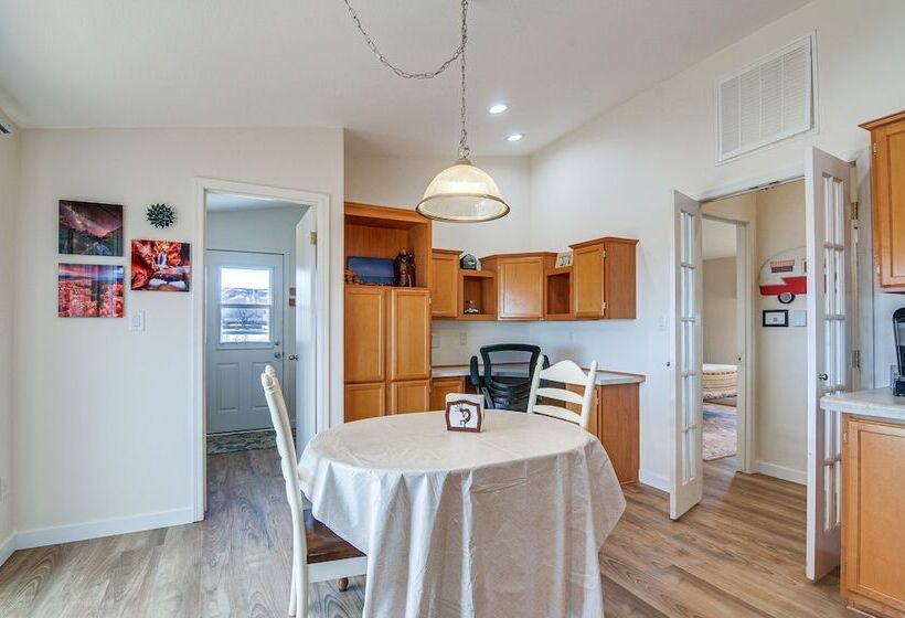 Big Water Home W/ Deck ~ 13 Mi To Lake Powell!