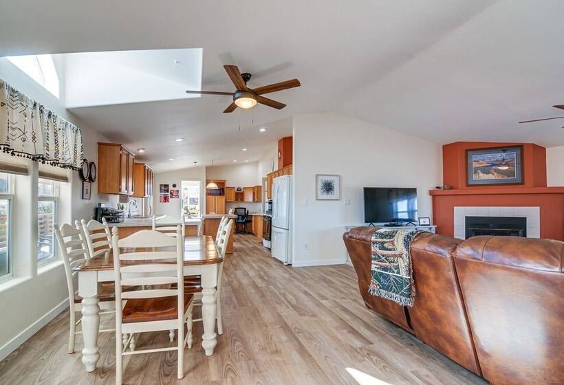 Big Water Home W/ Deck ~ 13 Mi To Lake Powell!