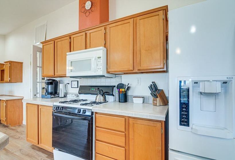 Big Water Home W/ Deck ~ 13 Mi To Lake Powell!