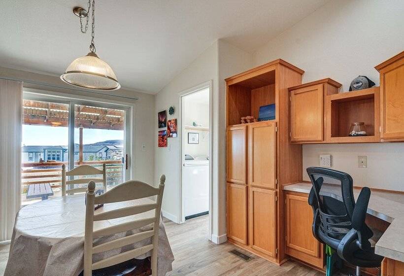 Big Water Home W/ Deck ~ 13 Mi To Lake Powell!