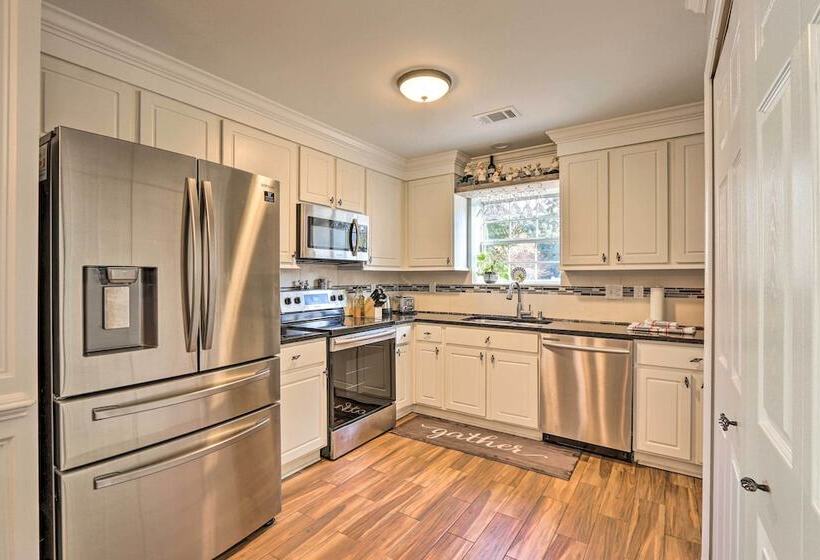 Bluffton Getaway W/ Fenced Yard: 7 Mi To Beach!