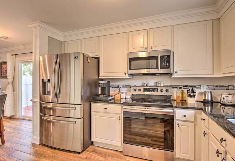 Bluffton Getaway W/ Fenced Yard: 7 Mi To Beach!