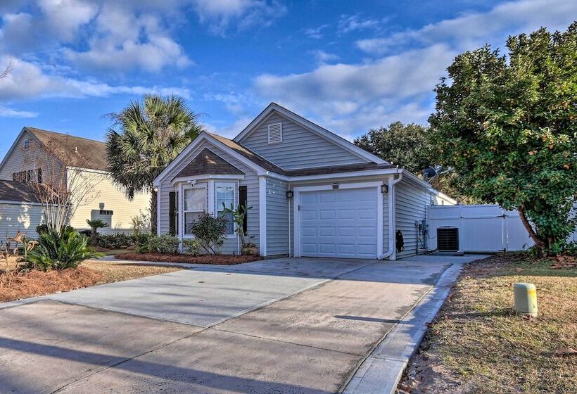 Bluffton Getaway W/ Fenced Yard: 7 Mi To Beach!