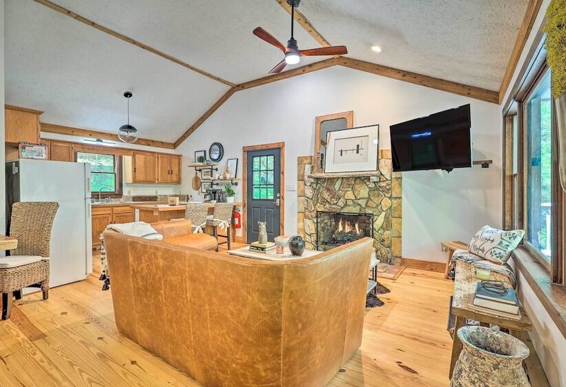 Boone Hideaway W/ Deck, Grill & Forest Views!