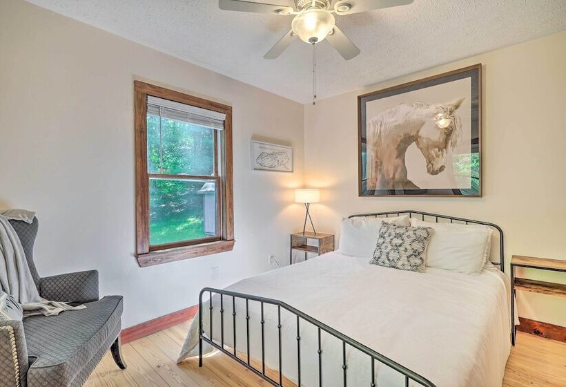 Boone Hideaway W/ Deck, Grill & Forest Views!