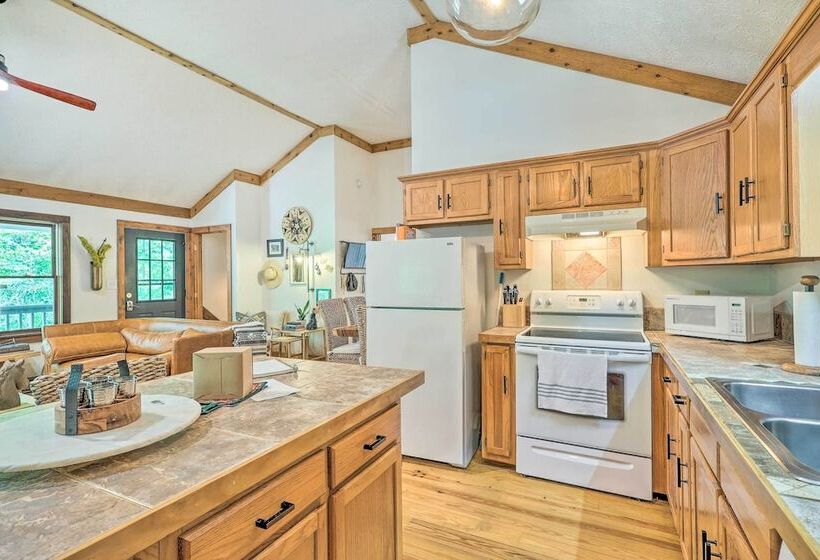 Boone Hideaway W/ Deck, Grill & Forest Views!