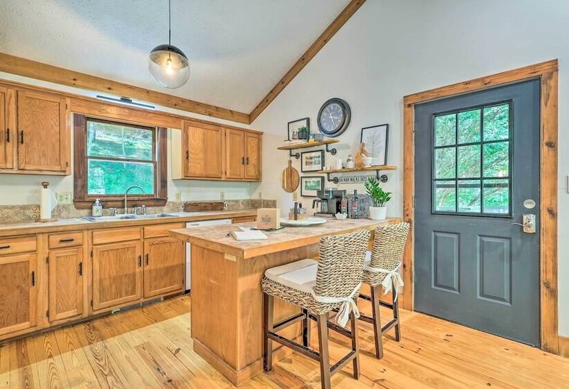 Boone Hideaway W/ Deck, Grill & Forest Views!
