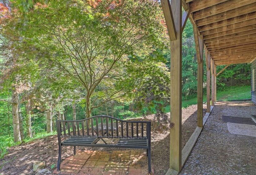 Boone Hideaway W/ Deck, Grill & Forest Views!