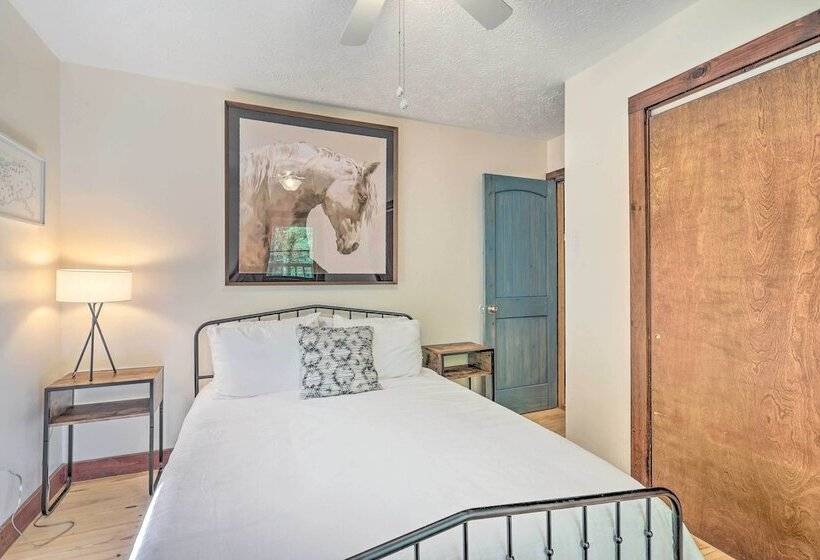 Boone Hideaway W/ Deck, Grill & Forest Views!