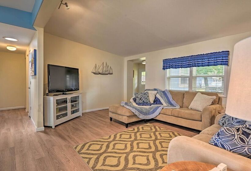 Breathtaking Castle Rock Lake Home: Waterfront Lot