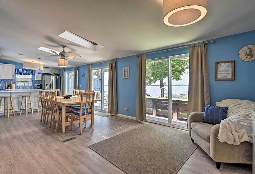 Breathtaking Castle Rock Lake Home: Waterfront Lot