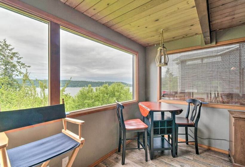 Bright & Airy Home W/ Sweeping View + Hot Tub