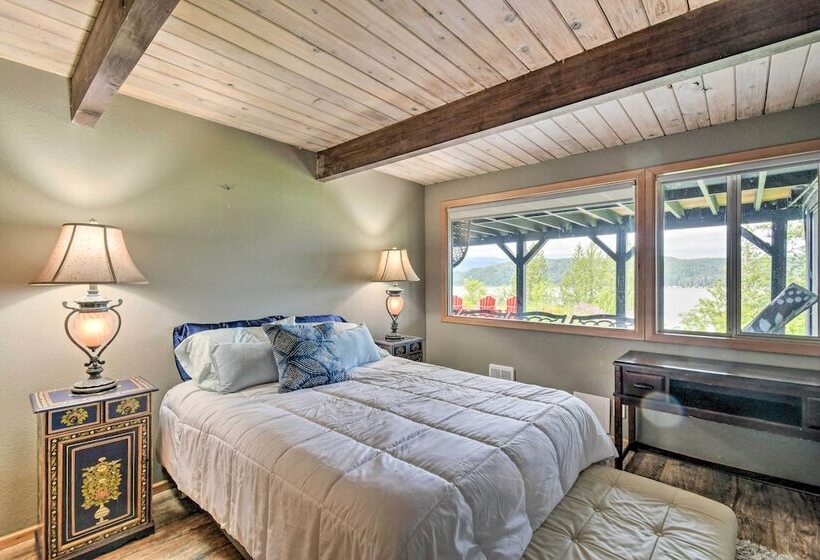 Bright & Airy Home W/ Sweeping View + Hot Tub