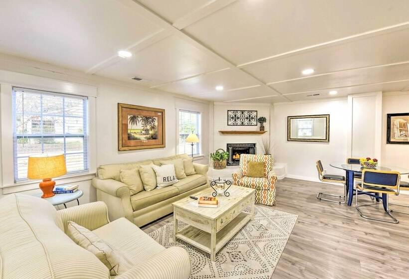 Bright Beaufort Home W/ Porch & Fire Pit!