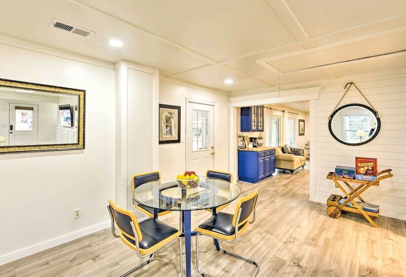 Bright Beaufort Home W/ Porch & Fire Pit!