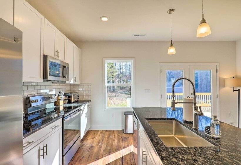 Bright & Inviting Home By Biltmore Village W/ Deck