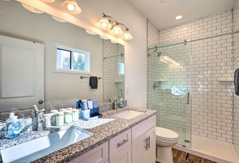 Bright & Inviting Home By Biltmore Village W/ Deck