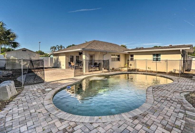 Bright Bradenton Home W/ Games: 6 Mi To Beach