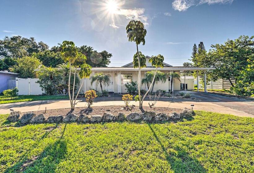 Bright Bradenton Home W/ Games: 6 Mi To Beach