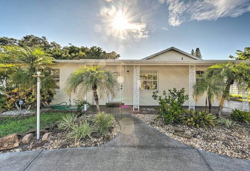 Bright Bradenton Home W/ Games: 6 Mi To Beach