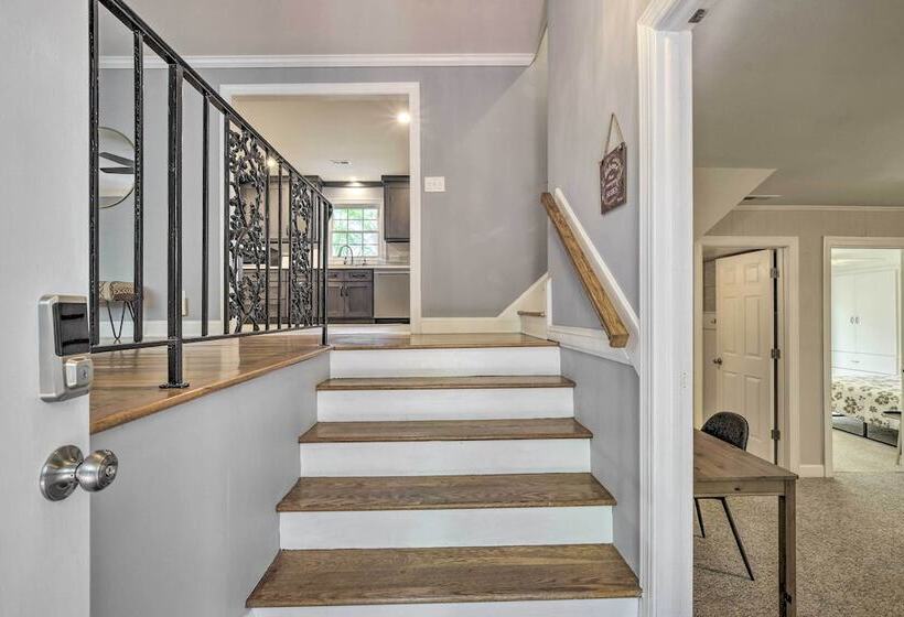 Bright Cary Home With Deck < 15 Mi To Raleigh!