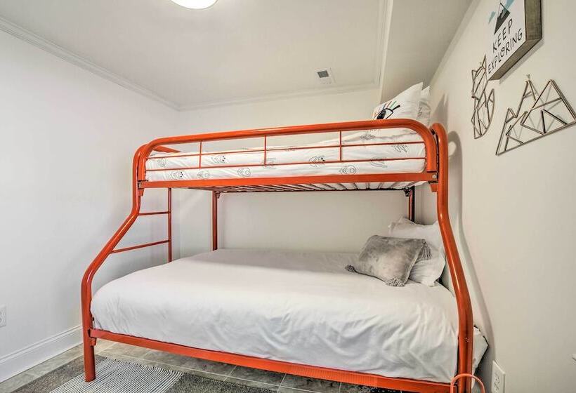 Bright Cary Home With Deck < 15 Mi To Raleigh!