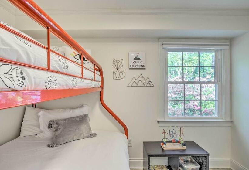 Bright Cary Home With Deck < 15 Mi To Raleigh!