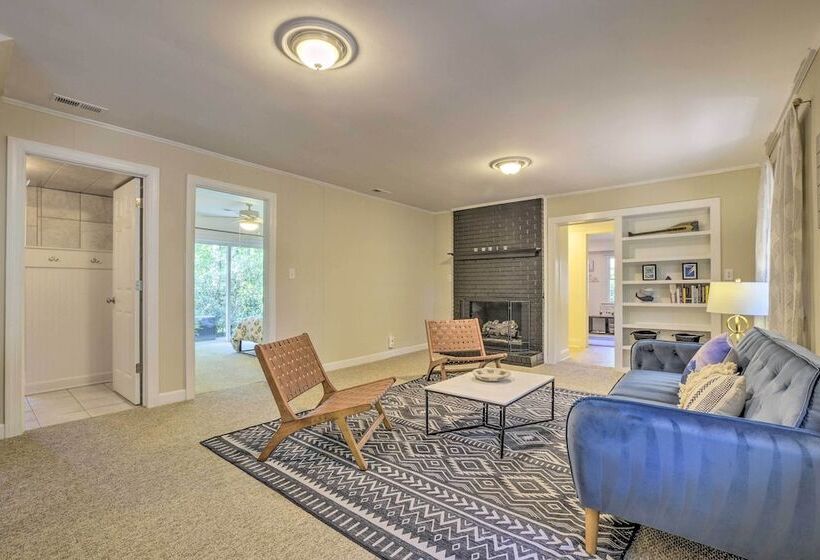 Bright Cary Home With Deck < 15 Mi To Raleigh!