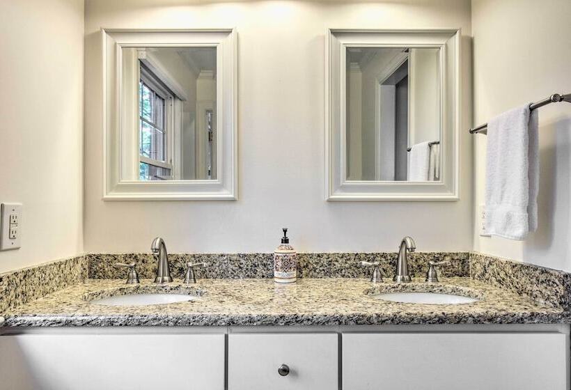 Bright Cary Home With Deck < 15 Mi To Raleigh!