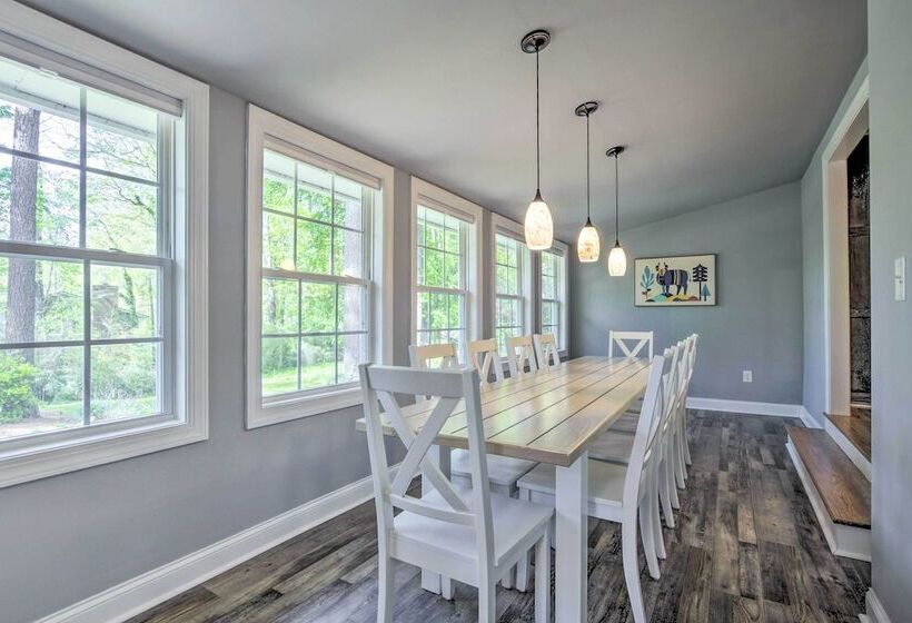 Bright Cary Home With Deck < 15 Mi To Raleigh!