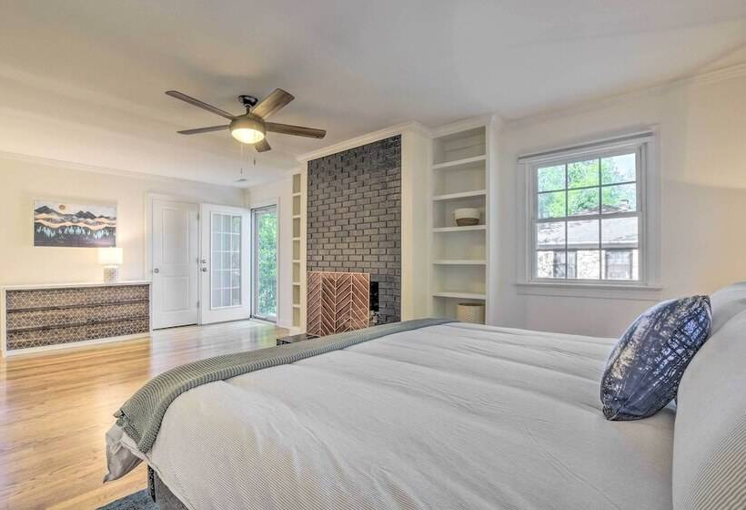 Bright Cary Home With Deck < 15 Mi To Raleigh!