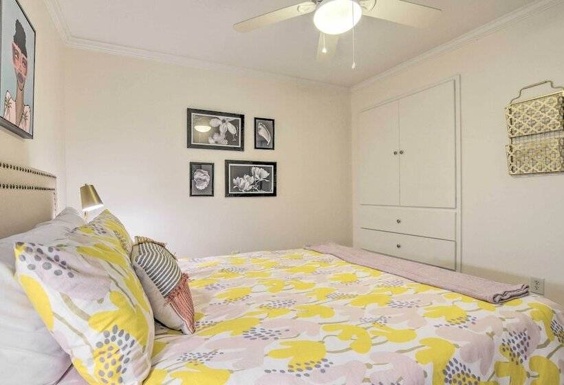 Bright Cary Home With Deck < 15 Mi To Raleigh!