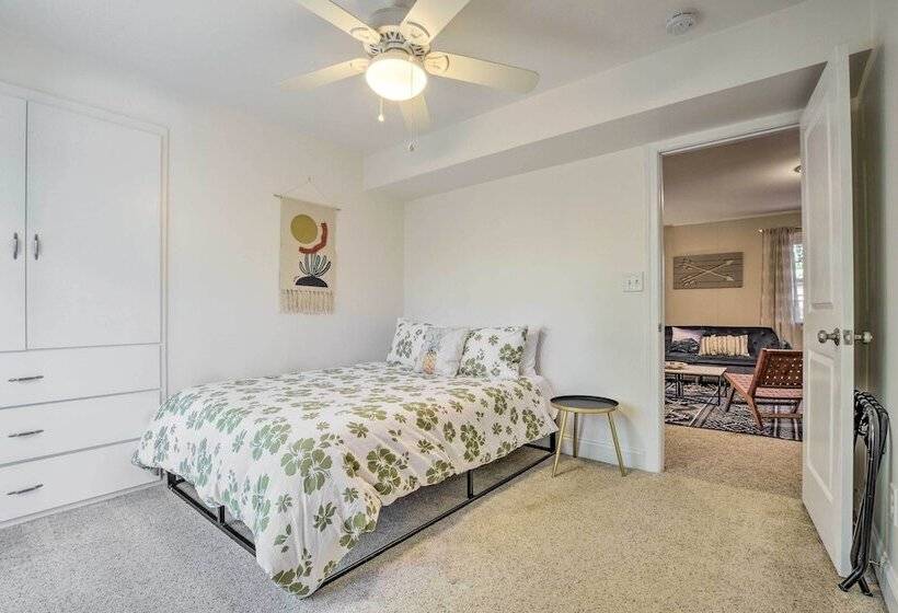 Bright Cary Home With Deck < 15 Mi To Raleigh!