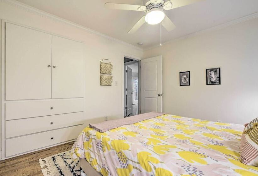 Bright Cary Home With Deck < 15 Mi To Raleigh!