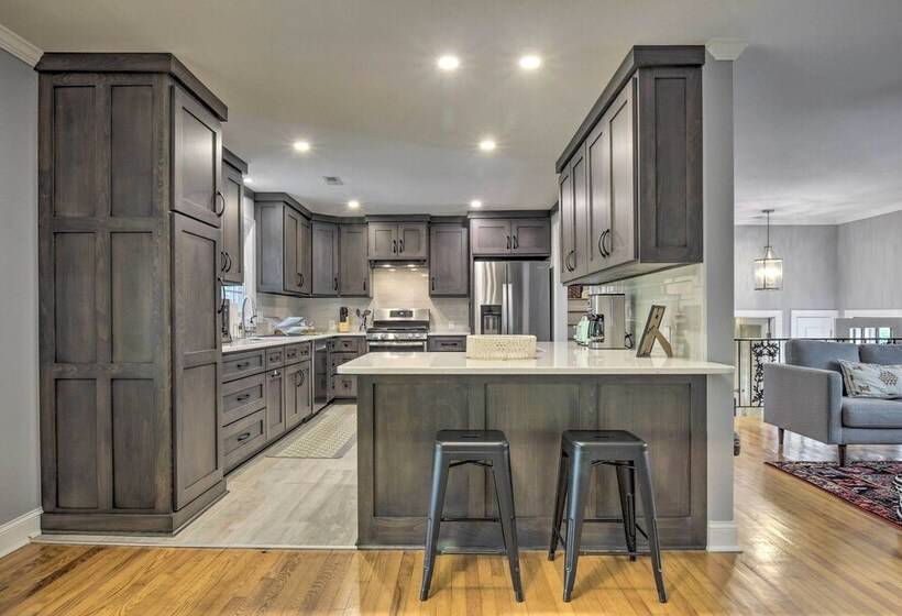 Bright Cary Home With Deck < 15 Mi To Raleigh!