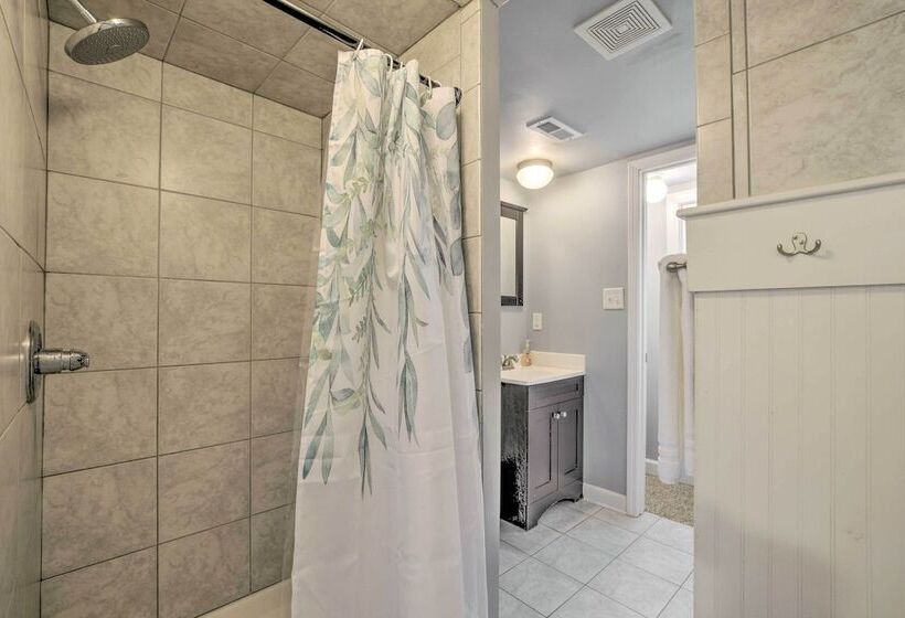 Bright Cary Home With Deck < 15 Mi To Raleigh!