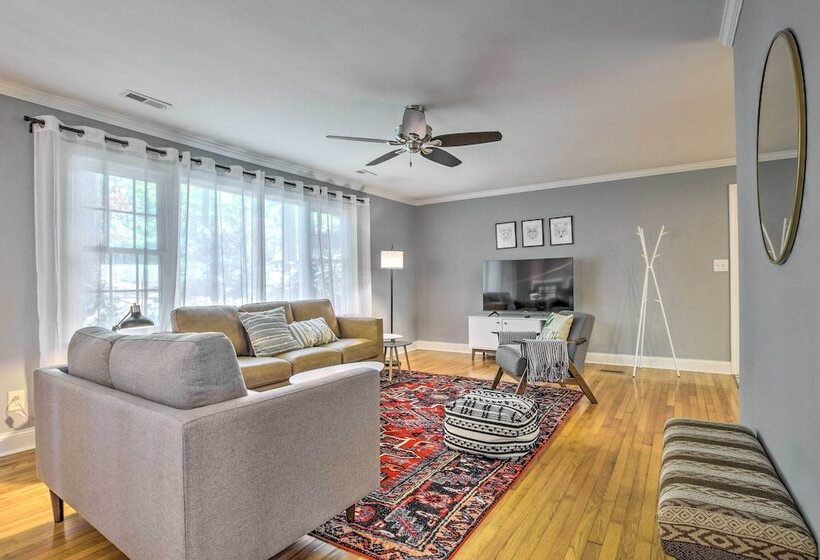 Bright Cary Home With Deck < 15 Mi To Raleigh!