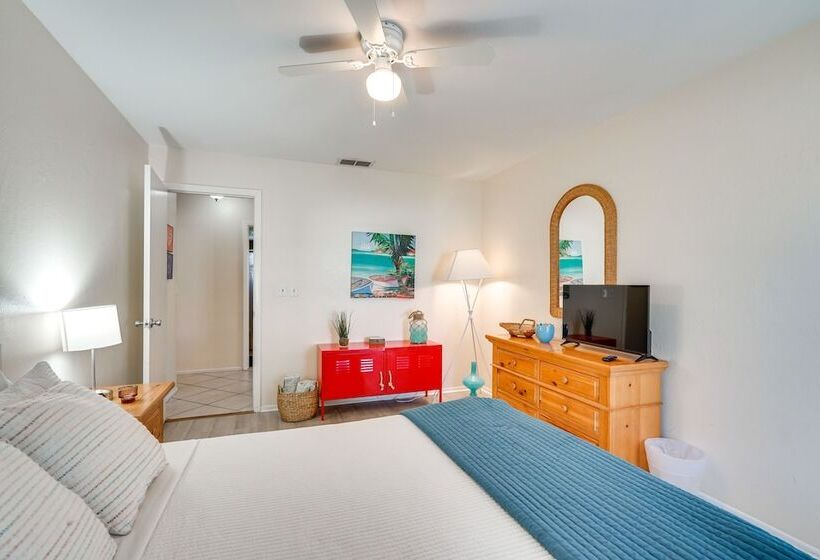 7 Mi To Beaches: Pet Friendly Cape Coral Home