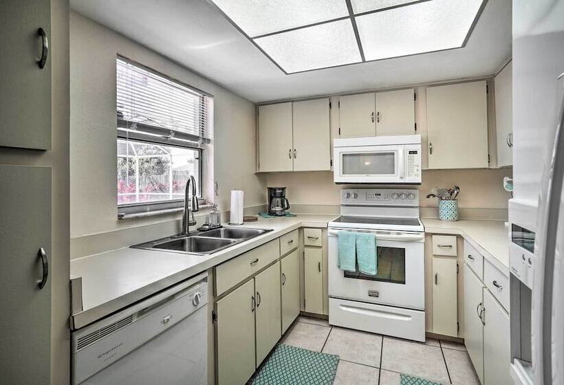 7 Mi To Beaches: Pet Friendly Cape Coral Home